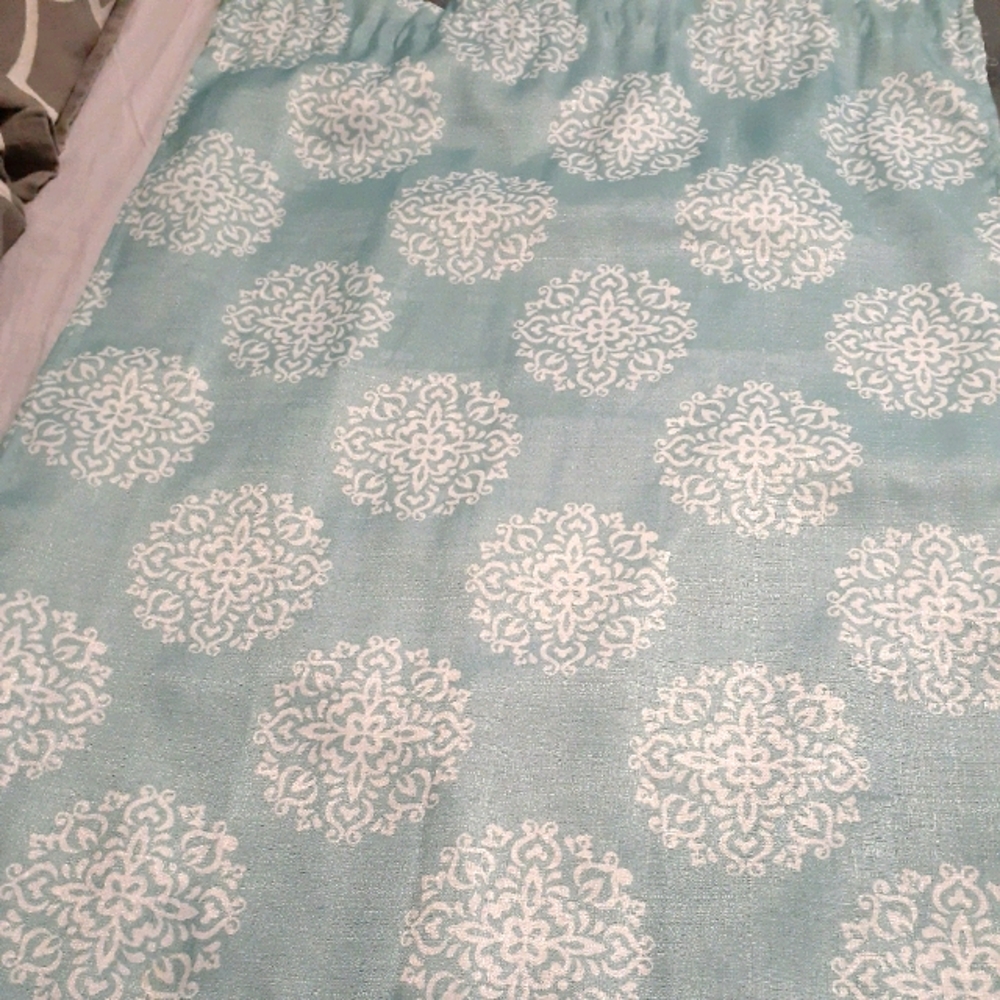 3 pairs pretty curtains